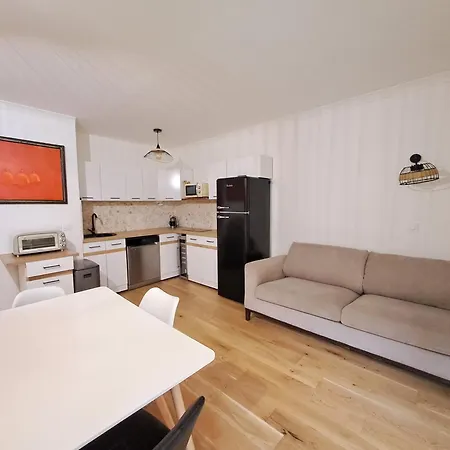 Avec Jardin Apartment